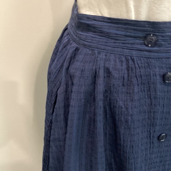 Looks Blue Pleated Buttoned Flowy Skirt Size Medium 9/10 - Picture 5 of 13